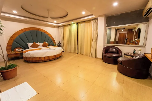 Grand, Maharaja, King Bed, Hot Tub, Bathtub، Grandeur De Sanchi 10/10