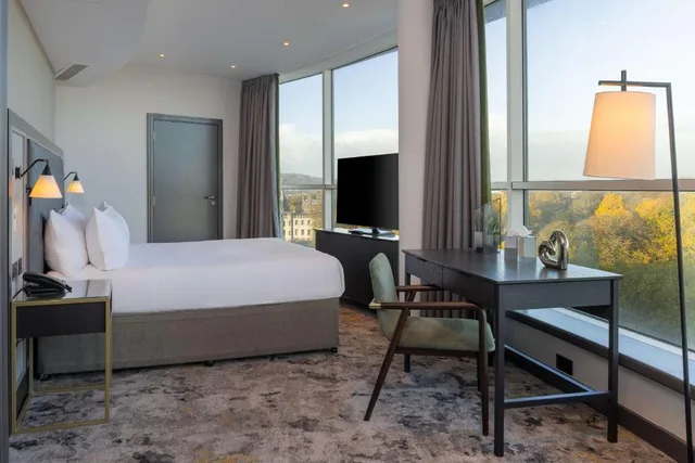 جناح رئاسي تنفيذي بسرير كينج مع دخول الصالة، Hilton Cardiff Hotel 3/6