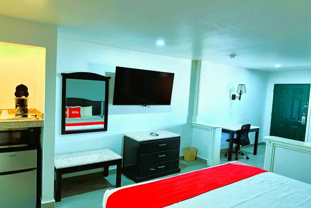 غرفة بسرير كينج للمدخنين، Three Rivers Executive Inn & Suites By OYO 5/8