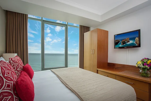 Ocean, Deluxe, Studio, King Bed، Mantra Legends Surfers Paradise 3/10