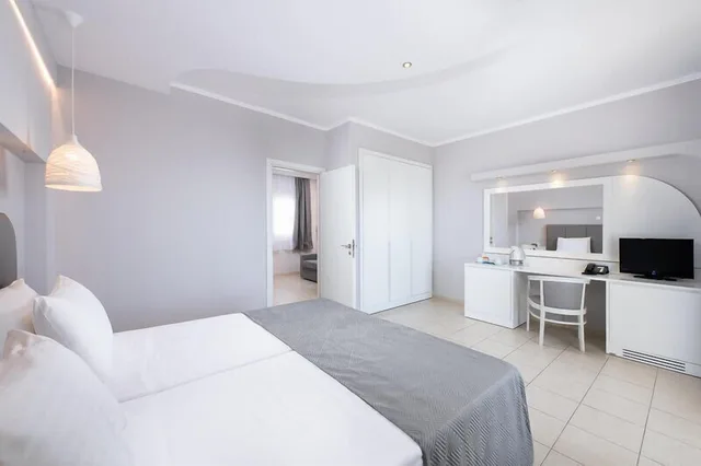 جناح جونيور بسرير مزدوج بإطلالة على البحر، Alexandros Palace Hotel and Suites 2/10