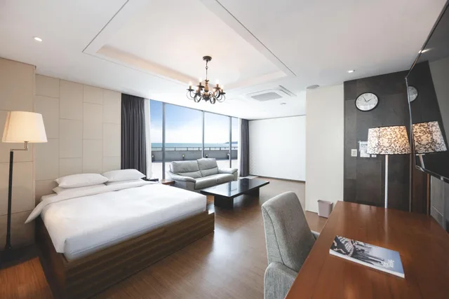 جناح رئاسي، Sunset Hotel 2/10