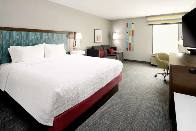 غرفة بسرير كينج مع أريكة، Hampton Inn Richmond-Sw Hull Street 2/5