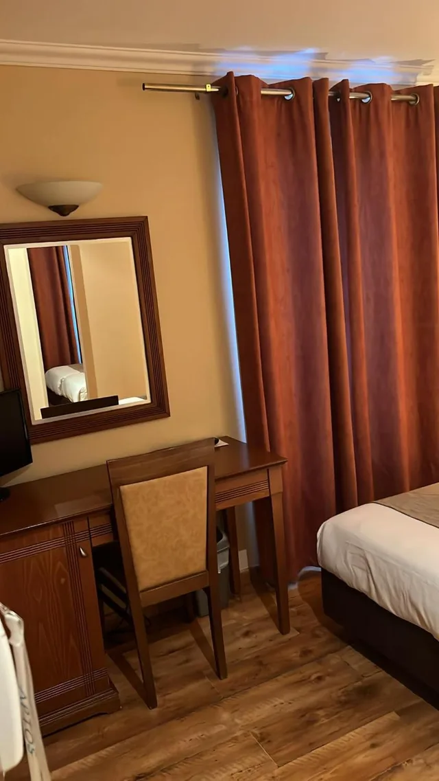 غرفة ثلاثية، 121 Hotel Paris 5/10