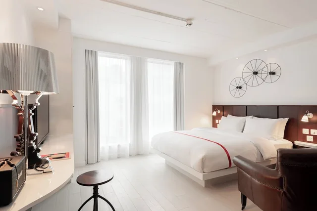 Wow, Queen Bed، Ruby Lucy Hotel London 2/4