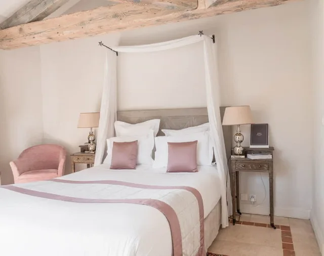غرفة بسرير كوين بإطلالة على الحديقة، La Bastide de Saint Tropez 9/10