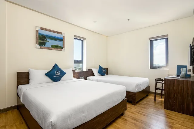 غرفة ثلاثية بسرير كوين وسرير فردي، Sepon Blue Hotel 3/4