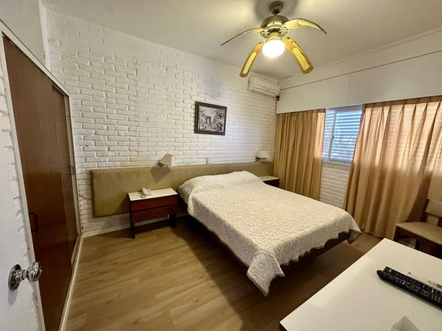 غرفة قياسية رباعية، Shelton Hotel 4/10