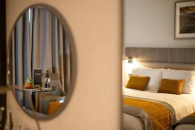 Deluxe, Single, Double Bed, The Samuel Hotel 4/6