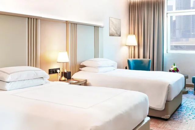 غرفة ديلوكس بسرير فردي، Swissotel Al Murooj Dubai 1/6