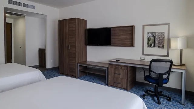 غرفة قياسية بسريرين كوين، Holiday Inn Express And Suites Ciudad Obregon 5/9