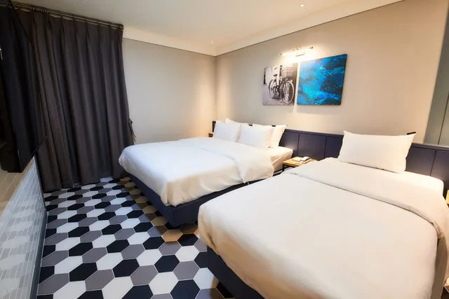 Vip, Twin Beds, 1 Double and 1 Single Bed، West In Hotel 9/10