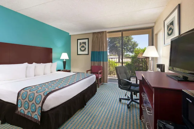 جناح عائلي بسرير كينج، Howard Johnson by Wyndham Arlington Ballpark / Six Flags 1/10