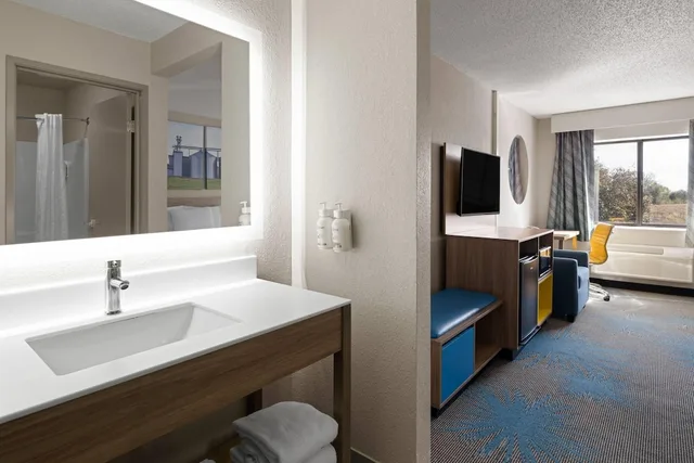 جناح بسرير كينج، Days Inn by Wyndham Davenport 7/7