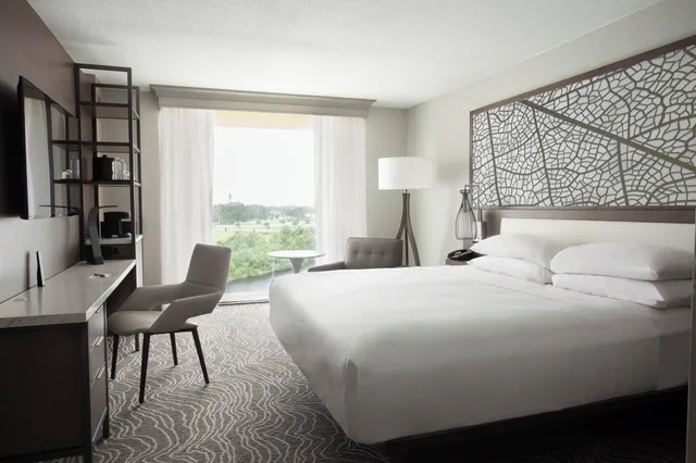 غرفة بسرير مزدوج لذوي الإعاقة، Orlando Airport Marriott Lakeside 1/5