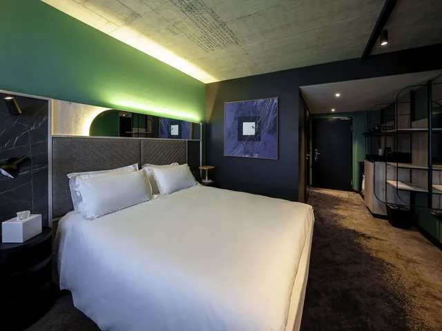 Lounge, Junior Suite, King Bed, Sofa، Mercure Hotel Delemont 2/9