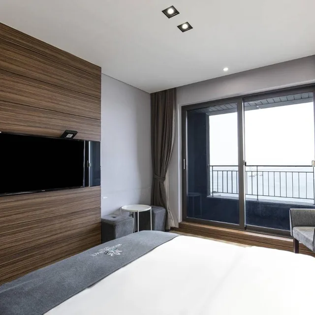 غرفة قياسية بسرير مزدوج بشرفة، Western Grace Hotel 1/10