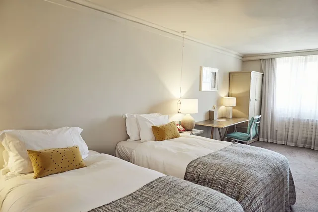 Casual, Twin Beds، The Great House at Sonning 1/5