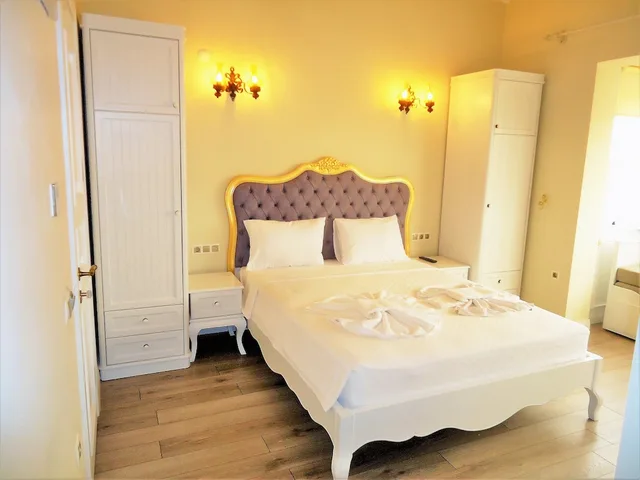 غرفة ديلوكس رباعية بسرير كينج بإطلالة على الجبل مع أريكة، Alacati Grand Eldoris Otel 4/10