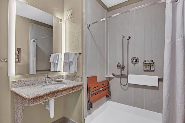 جناح بسرير كينج وسريرين كوين بغرفتي نوم بمطبخ لذوي الإعاقة، Staybridge Suites Salt Lake-West Valley City 6/7