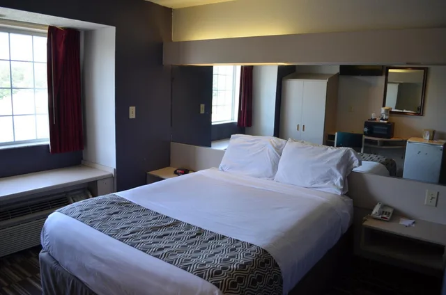 غرفة بسرير كوين، Microtel Inn &amp; Suites by Wyndham Union City/Atlanta Airport 3/8