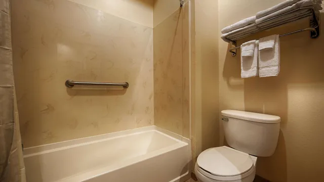 غرفة بسرير كينج، Best Western Lockhart Hotel & Suites 2/2