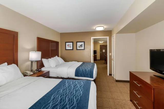 جناح بسريرين كوين، Comfort Inn & Suites Northern Kentucky 2/4