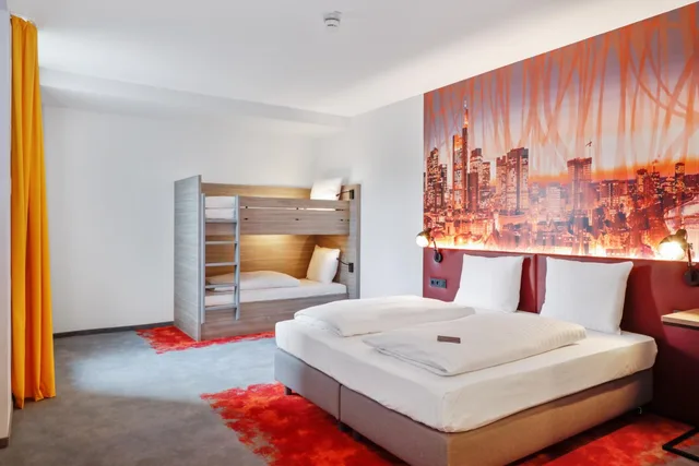 غرفة بسرير مزدوج وسرير بطابقين وسرير بطابقين، Campanile Frankfurt Offenbach 3/7