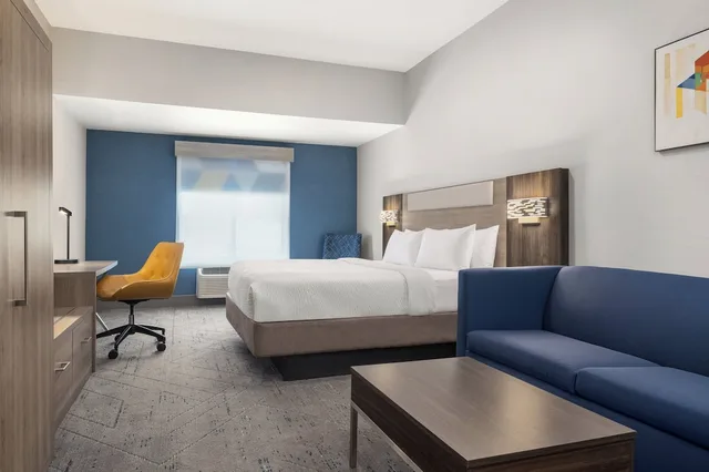 جناح بسرير كينج مع أريكة، Holiday Inn Express Suites Buford Ne Lake Lanier Area 2/5