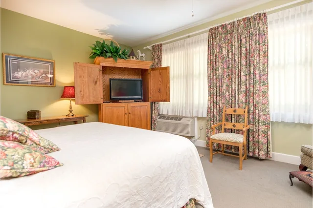 House, King Bed, Highland Lake Inn & Resort 3/9