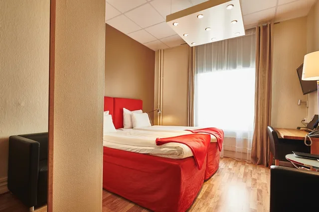 غرفة قياسية بسرير مزدوج، Hotell Stadsparken 1/3