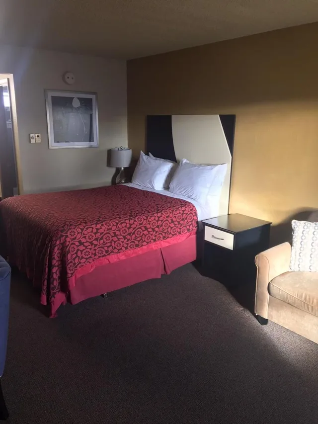 جناح استوديو بسرير كينج، Days Inn by Wyndham Bend 1/1