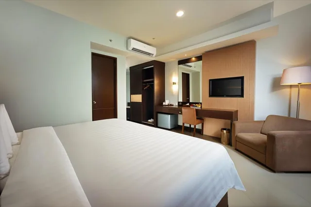 غرفة بسرير كينج، Regantris Malioboro Yogyakarta 1/5