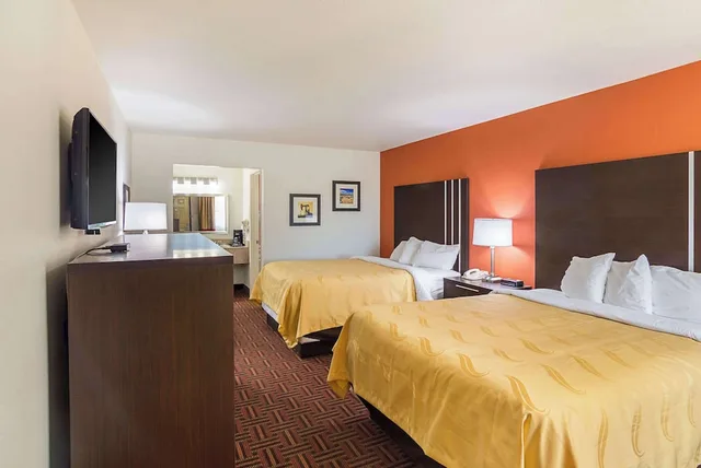 Upgrade, 2 Queen Beds, Accessible, Quality Inn Amarillo I-40 East 2/4