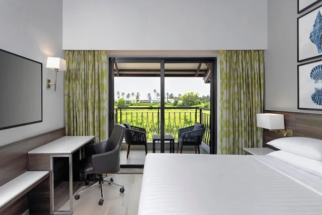 غرفة ديلوكس بسرير كوين بشرفة، Fairfield by Marriott Goa Benaulim 2/10