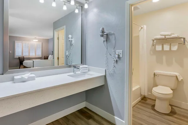 غرفة بسريرين كوين بحوض استحمام لذوي الإعاقة، Best Western Space Age Lodge 3/3