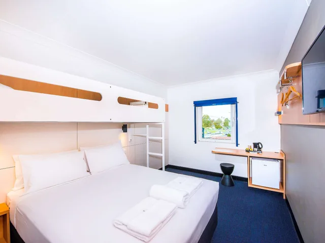 Standard, 1 Queen and 1 Bunk Bed, ibis budget Casula Liverpool 2/10