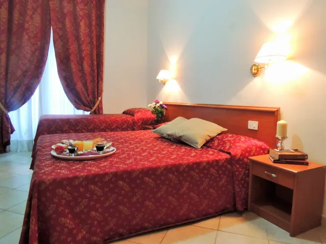 غرفة سوبيريور ثلاثية بثلاثة أسرّة، Hotel Florida 1/2