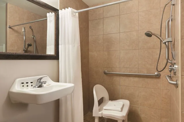 1 Bedroom, Suite, King Bed, Accessible, Country Inn & Suites By Radisson Gainesville FL 5/5