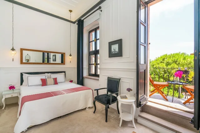 غرفة بريميوم بسرير كينج بإطلالة على البحر بشرفة، Siyah Lale Butik Hotel 4/10