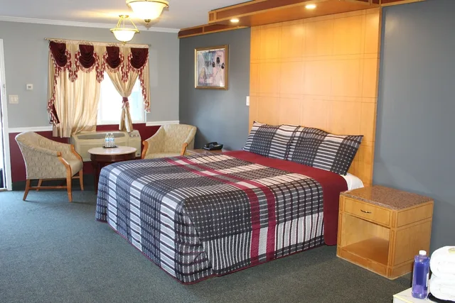 غرفة حصرية بسرير كينج بحوض جاكوزي للمدخنين، Liberty Inn Atlantic City 1/9
