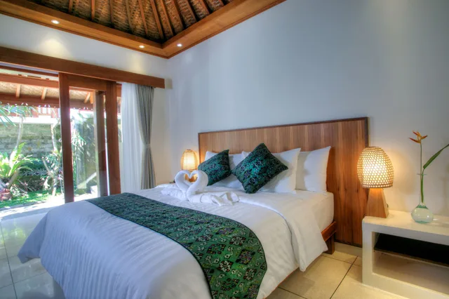 Deluxe, King Bed, Pesantian Villa & Warung 2/6