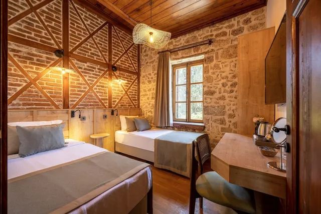 جناح حصري بسرير كينج وسريرين منفصلين بغرفتي نوم في الملحق، Route Hotel Kaleici 2/4