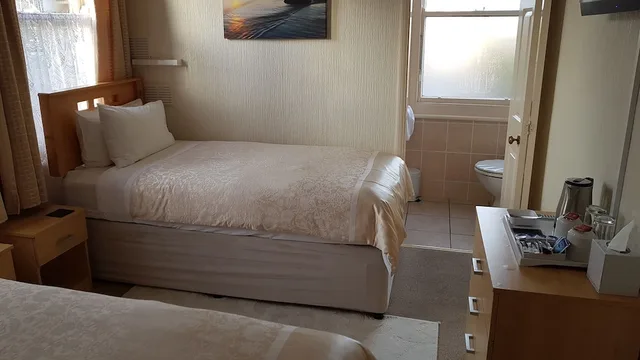 غرفة بسريرين منفصلين، The Wycliffe Guest House 3/5
