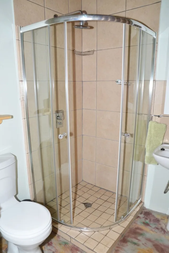 كابينة بسريرين مزدوجين وسرير فردي بـ3 غرف نوم مع أريكة، Phumula Kruger Lodge 2/5