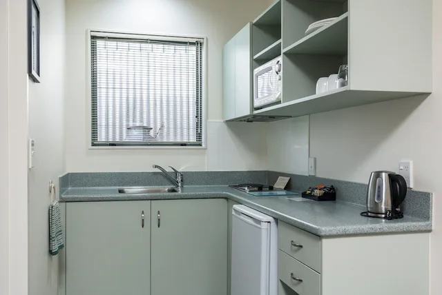 Luxury, Studio, 1 King and 1 Single Beds, Jetted Tub, Jasmine Court Motel 9/9
