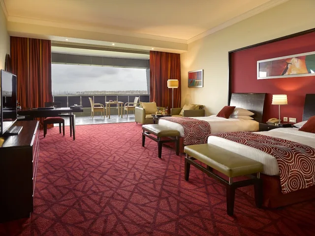 Superior, Twin Beds, Lake and Golf View, Lake View, Terrace، Radisson Blu Alexandria 6/10