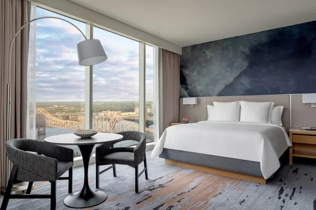 Bridal, Panoramic, Premier, King Bed, City or Arch View، Four Seasons Hotel St. Louis 1/1