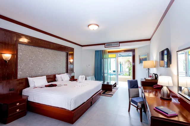 Junior Suite, Double Bed, Pool Front، Erawan Hotel 6/10