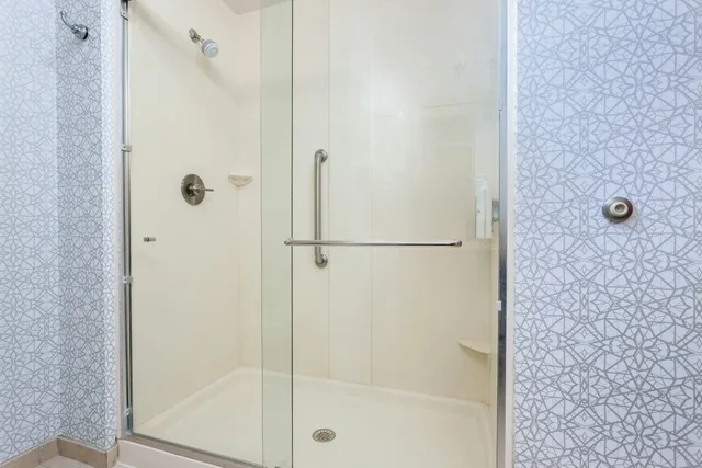 غرفة بسرير كينج مع أريكة لذوي الإعاقة، Hampton Inn & Suites Parkersburg Downtown 5/5